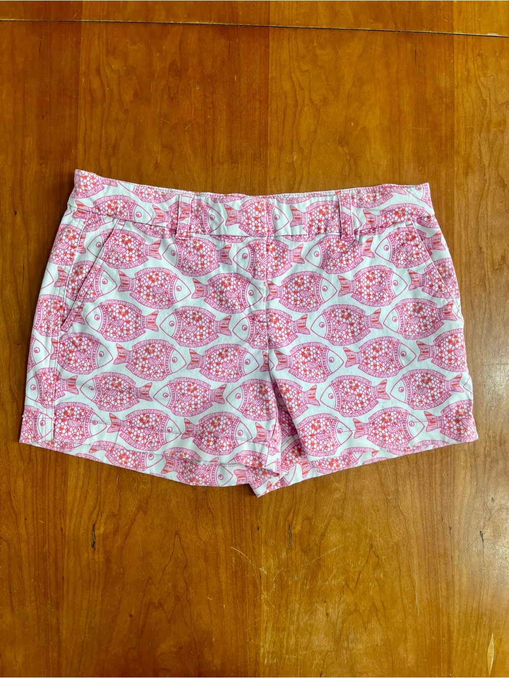 Vineyard Vines Women’s Pink Fish-Print Cotton Blend Shorts. Size 6